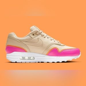 Nike Women's Sneakers in Beige and Pink